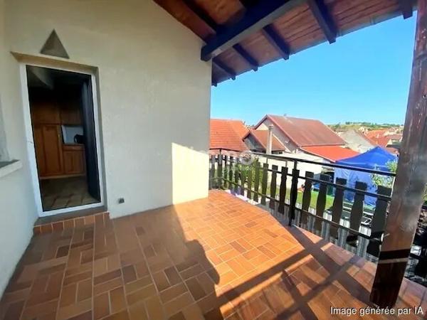 Appartement de type F4 en duplex avec balcon.