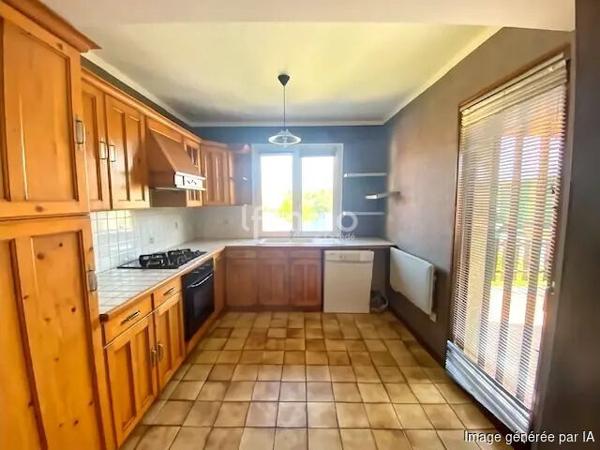 Appartement de type F4 en duplex avec balcon.