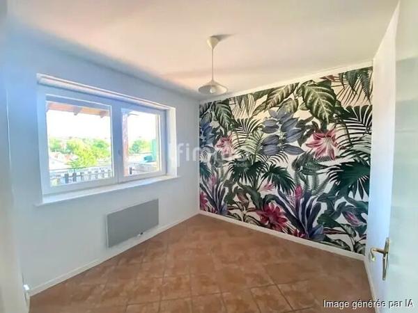 Appartement de type F4 en duplex avec balcon.