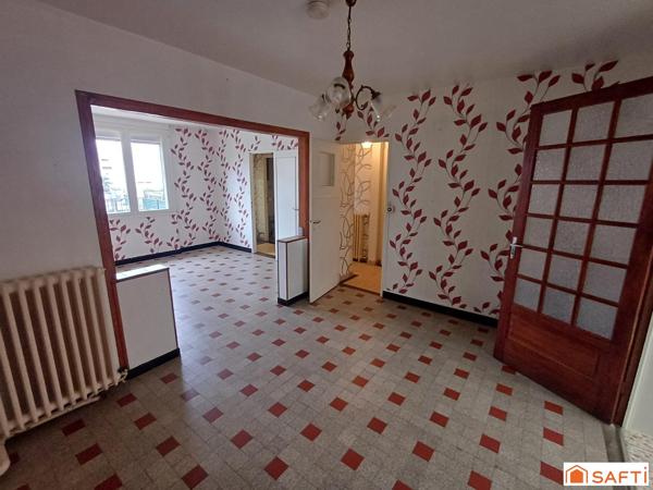 Maison familiale avec 3 chambres, jardinet, véranda et stationnement