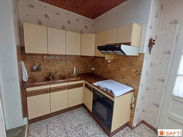 Maison familiale avec 3 chambres, jardinet, véranda et stationnement