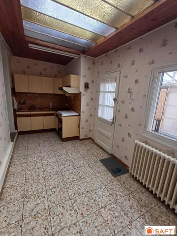 Maison familiale avec 3 chambres, jardinet, véranda et stationnement