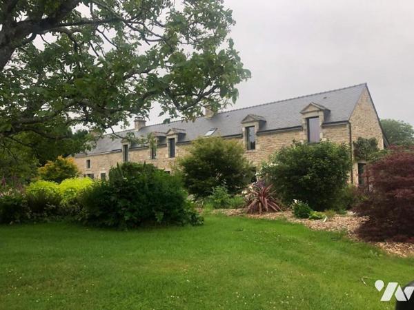 Longère rénovée 258 m2 5 chambres + un appartement T3 77 m2 - Garage - Terrain  1,18 ha