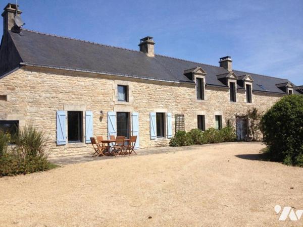 Longère rénovée 258 m2 5 chambres + un appartement T3 77 m2 - Garage - Terrain  1,18 ha