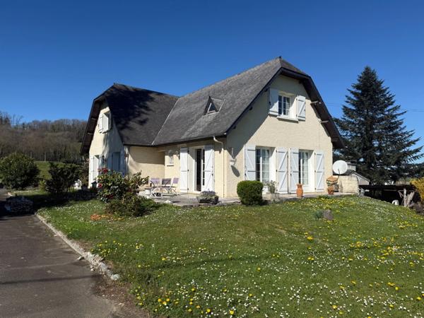 Grande maison avec dépendance sur 3460 m² de terrain