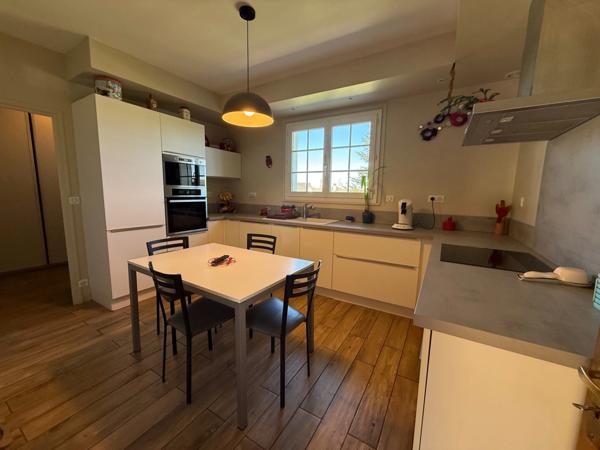 Grande maison avec dépendance sur 3460 m² de terrain