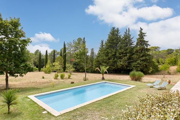Propriété Rognes 5 pièces 144 m2 + dépendance 35m² + piscine