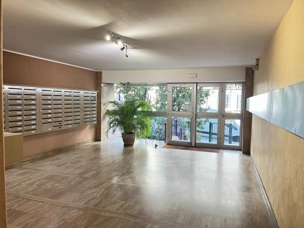 Studio Premium 39 m²  Balcon – Immeuble de standing Marseille 6?