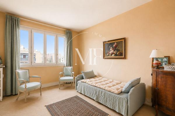 Appartement
         3 pièces
        - 82 m² 545 000 € *