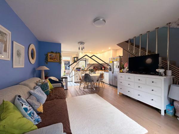 Maison
         4 pièces
        - 77 m² 330 000 € *