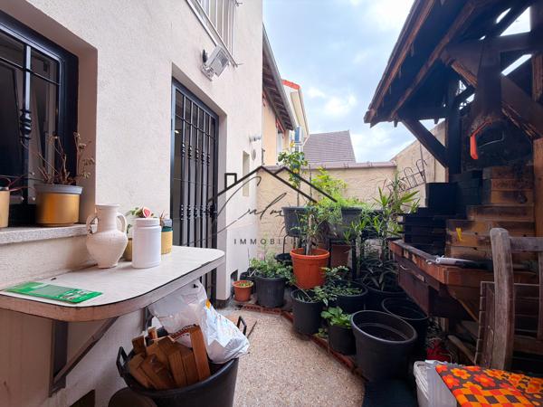 Maison
         4 pièces
        - 77 m² 330 000 € *