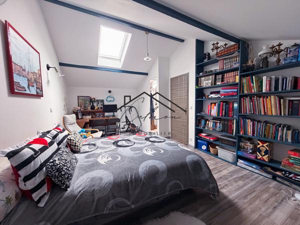 Maison
         4 pièces
        - 77 m² 330 000 € *