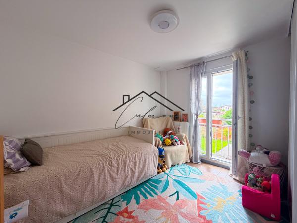 Maison
         4 pièces
        - 77 m² 330 000 € *