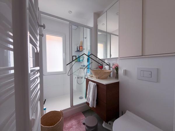 Maison
         4 pièces
        - 77 m² 330 000 € *