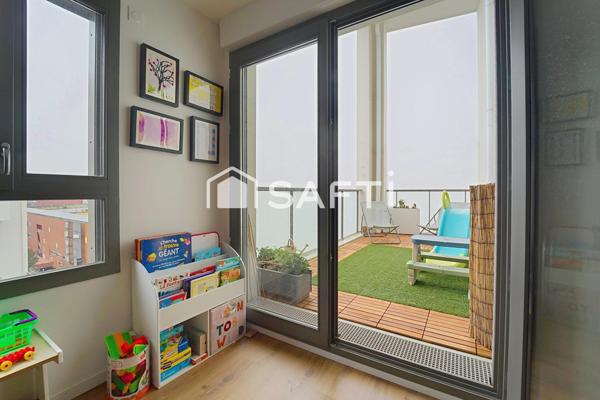 Duplex coup de cœur aux derniers étages avec terrasse, à deux pas du métro ligne 11