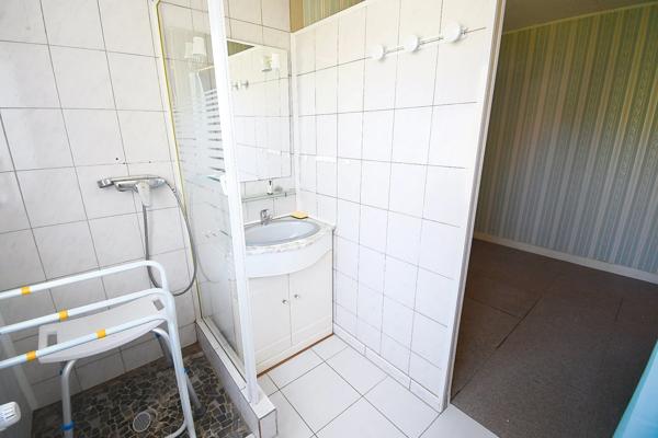 MAISON INDIVIDUELLE AU CALME – 3 CHAMBRES – GARAGE – TERRAIN 6 ARES