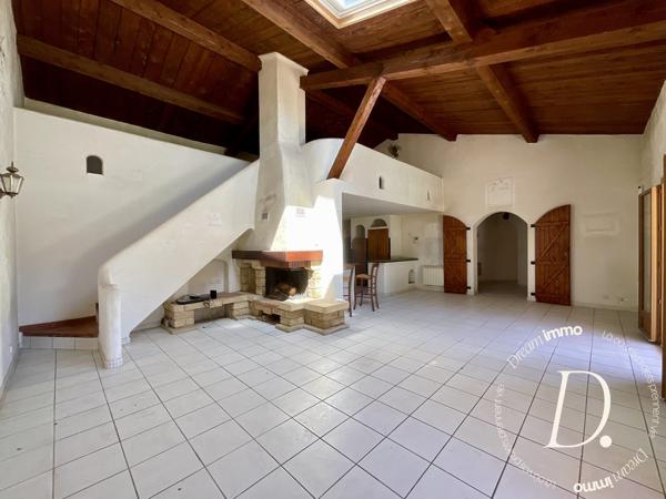 Maison individuelle avec garage et piscine