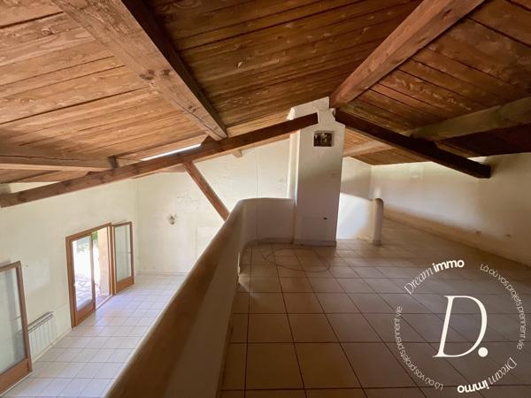 Maison individuelle avec garage et piscine