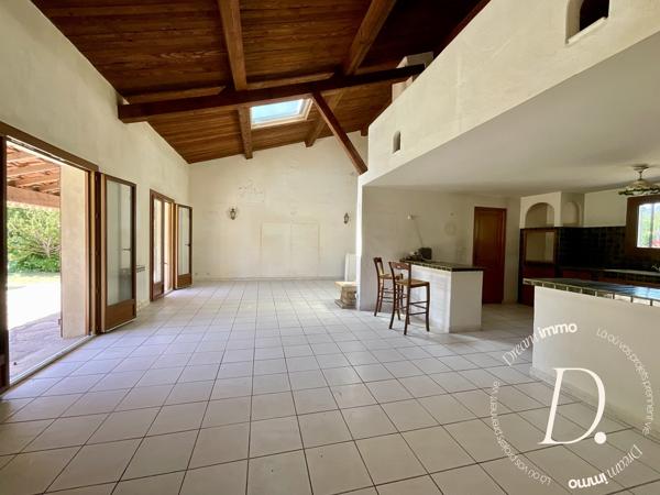 Maison individuelle avec garage et piscine