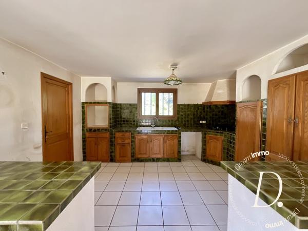 Maison individuelle avec garage et piscine