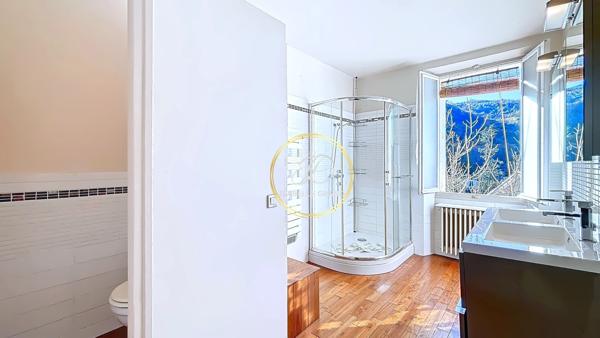 Maison 10 pièces - 196 m²