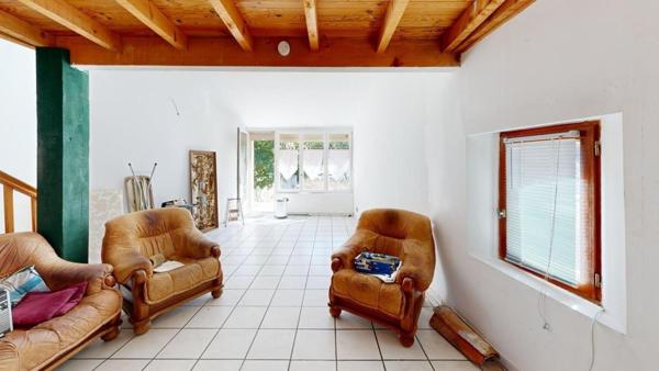 maison de village 2-3 appartements avec stationnement