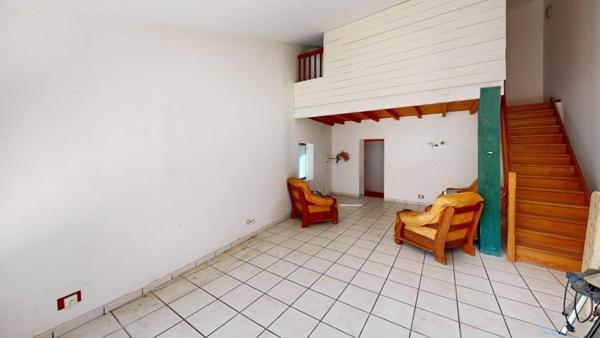 maison de village 2-3 appartements avec stationnement