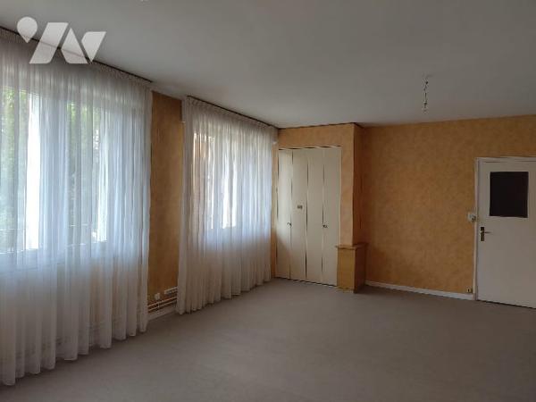 Appartement 5 pièces 94 m²  Garage Balcon centre ville