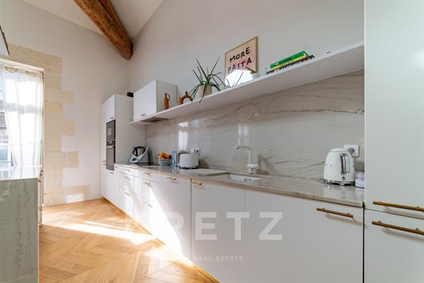 Duplex d'exception comme une maison en centre ville