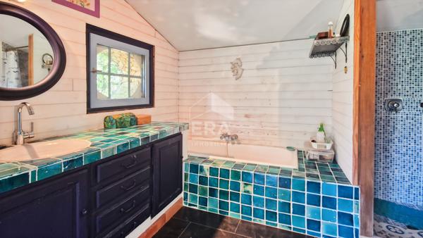 DOMAZAN - Maison 270 m2 5 chambres jardin de 3500 m2 avec piscine