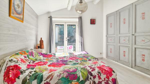 DOMAZAN - Maison 270 m2 5 chambres jardin de 3500 m2 avec piscine