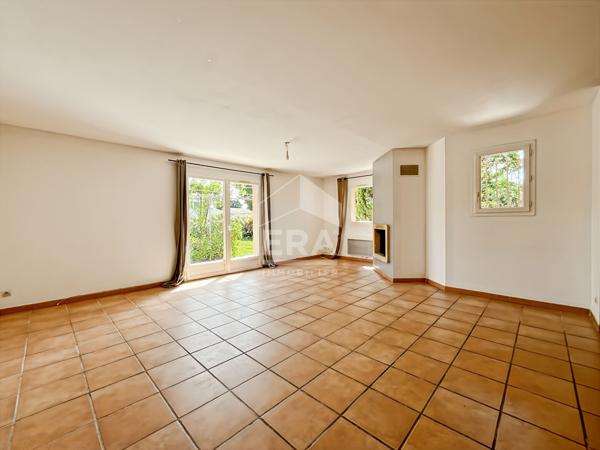 Maison familiale de plain-pied avec belle pièce de vie à Rognonas