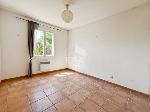 Maison familiale de plain-pied avec belle pièce de vie à Rognonas