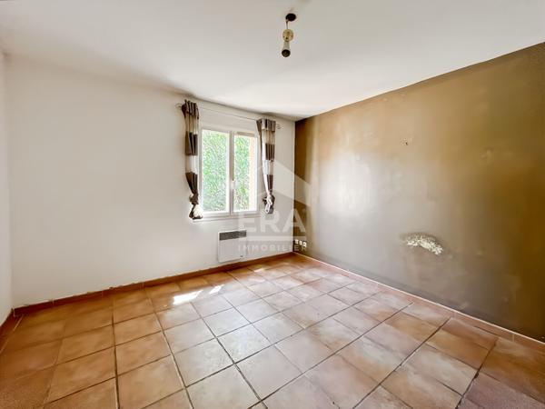 Maison familiale de plain-pied avec belle pièce de vie à Rognonas