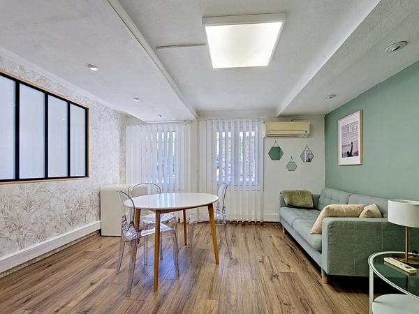 Vente                                                      Maison
                        
                     7 pièces                      239 m2                     à Cannes