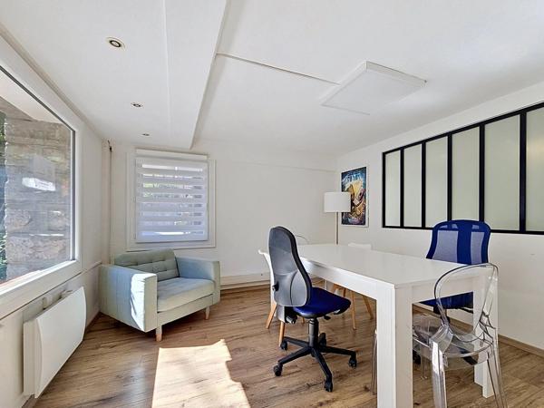 Vente                                                      Maison
                        
                     7 pièces                      239 m2                     à Cannes