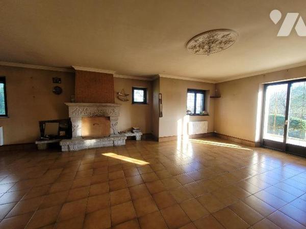 Maison à vendre à Dinard (35800) en Ille-et-Vilaine (35)

Maison située à Dinard, proposant u...