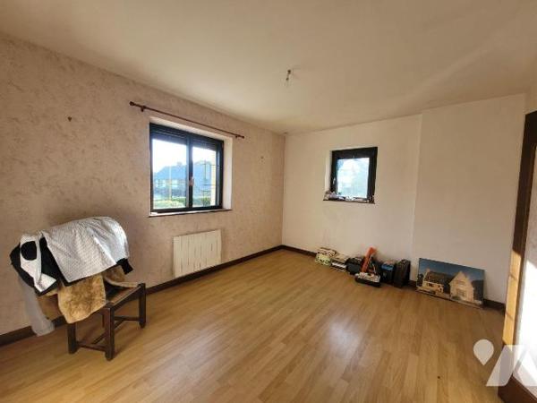 Maison à vendre à Dinard (35800) en Ille-et-Vilaine (35)

Maison située à Dinard, proposant u...