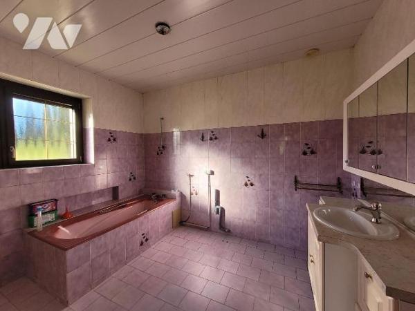 Maison à vendre à Dinard (35800) en Ille-et-Vilaine (35)

Maison située à Dinard, proposant u...