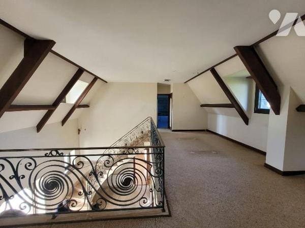 Maison à vendre à Dinard (35800) en Ille-et-Vilaine (35)

Maison située à Dinard, proposant u...