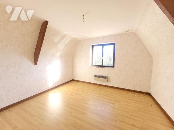 Maison à vendre à Dinard (35800) en Ille-et-Vilaine (35)

Maison située à Dinard, proposant u...