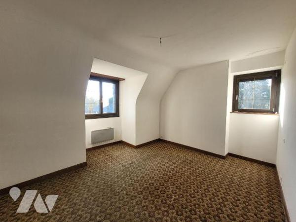 Maison à vendre à Dinard (35800) en Ille-et-Vilaine (35)

Maison située à Dinard, proposant u...