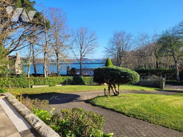 Maison à vendre à Dinard (35800) en Ille-et-Vilaine (35)

Maison située à Dinard, proposant u...