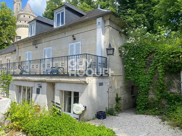 A 12 MN DE COMPIEGNE - AU PIED DU CHATEAU DE PIERREFONDS - MMEUBLE A vendre - REF. C2147