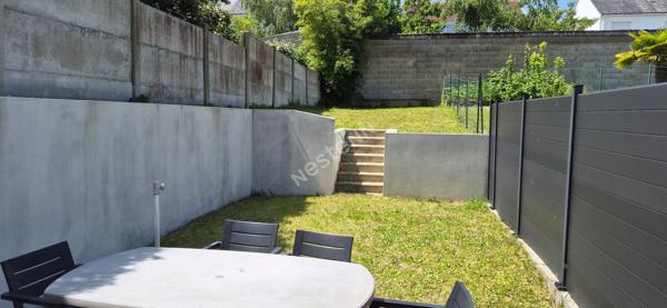 Orvault Petit Chantilly : A vendre ! Maison de 2013, belle pièce de réception avec cuisine aménagée, sur terrasse et jardin, 3 chambres + bureau à l'étage, 2 salles de bains. Garage.