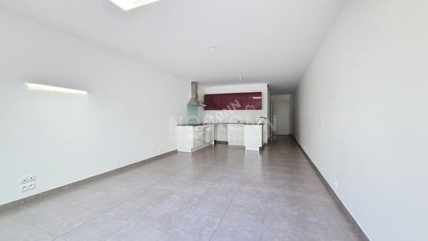 Orvault Petit Chantilly : A vendre ! Maison de 2013, belle pièce de réception avec cuisine aménagée, sur terrasse et jardin, 3 chambres + bureau à l'étage, 2 salles de bains. Garage.