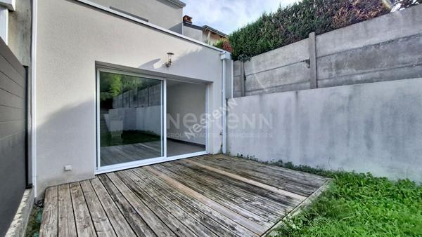 Orvault Petit Chantilly : A vendre ! Maison de 2013, belle pièce de réception avec cuisine aménagée, sur terrasse et jardin, 3 chambres + bureau à l'étage, 2 salles de bains. Garage.