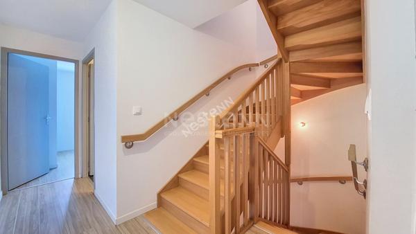 Orvault Petit Chantilly : A vendre ! Maison de 2013, belle pièce de réception avec cuisine aménagée, sur terrasse et jardin, 3 chambres + bureau à l'étage, 2 salles de bains. Garage.