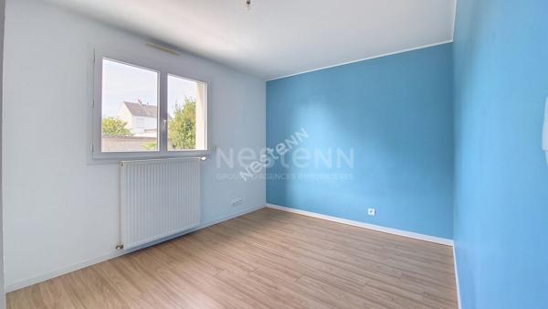 Orvault Petit Chantilly : A vendre ! Maison de 2013, belle pièce de réception avec cuisine aménagée, sur terrasse et jardin, 3 chambres + bureau à l'étage, 2 salles de bains. Garage.