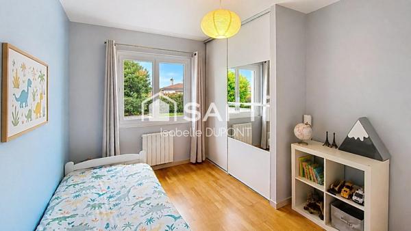 PLAIN PIED LUMINEUX, COMMERCES et ECOLES A PIED
